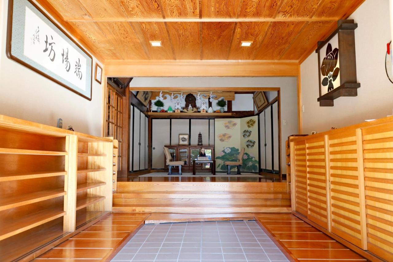 宿坊 端場坊｜Temple Hotel Habanobo Minobu Екстер'єр фото